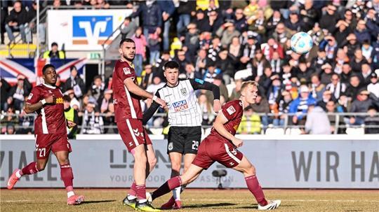 Hattrick perfekt: Ulms Telalović trifft zum 3:0 gegen Regensburg.