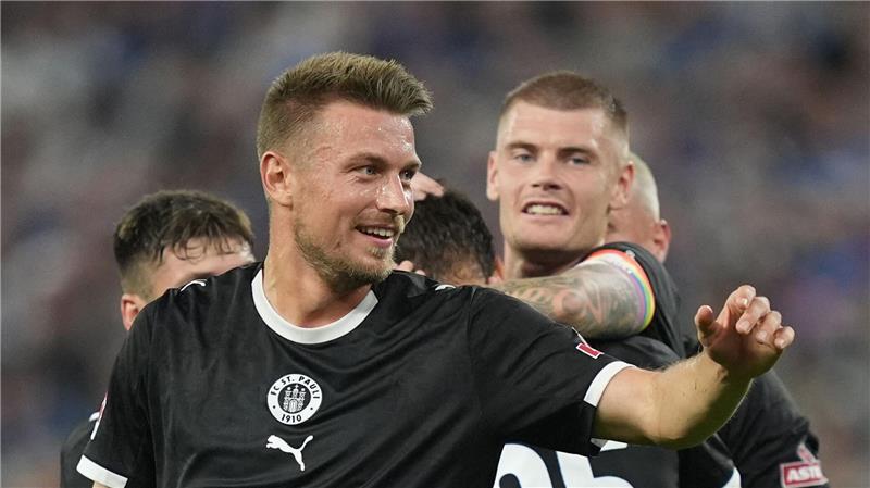 Hauke Wahl nach dem Sieg im Stadtderby in der Hinrunde. (Archivbild)