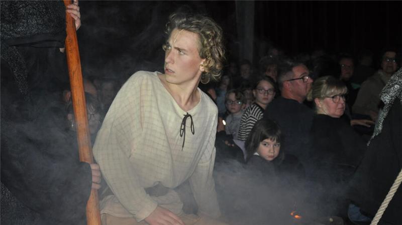 Kleine Jorker Bühne: Neues Stück begeistert die Zuschauer Hauptdarsteller Mats Mumm spielt das mutige Glückskind.