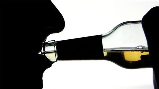 Hauptgrund für eine Reha ist bei beiden Geschlechtern Alkoholabhängigkeit.