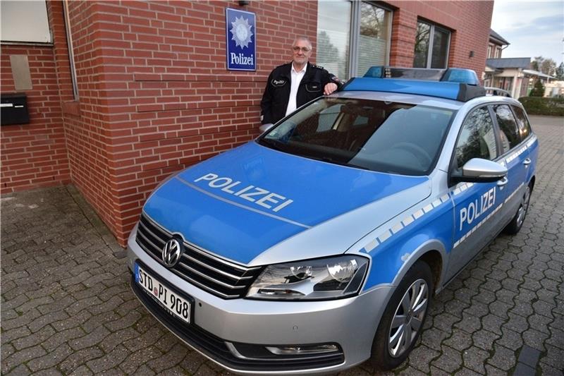Hauptkommissar Gerhard Seba steht seit 45 Jahren im Dienst der niedersächsischen Polizei. Foto: Beneke