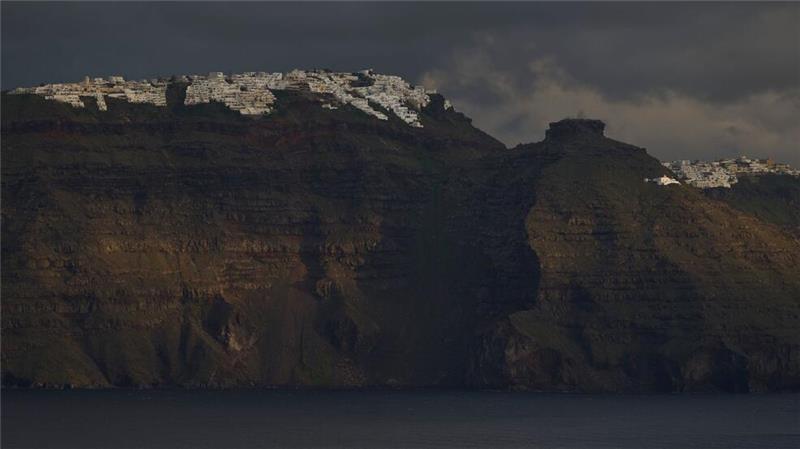 Santorini: Experten registrieren vulkanische Aktivität Hauptort von Santorini: Angst vor Erdrutschen.