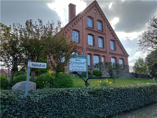 Haus Eichenhof in Nottensdorf gibt aus wirtschaftlichen Gründen auf: Die Eigentümerfamilie will das Altenpflegeheim in ein Mehrfamilienhaus umwandeln. Foto: Lohmann