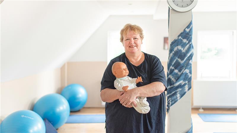 Kein Glück nach der Geburt: Realität statt Romantik im Wochenbett Hebamme Cornelia Samel begleitet Frauen mit Herz und Erfahrung durch Schwangerschaft und Zweifel.