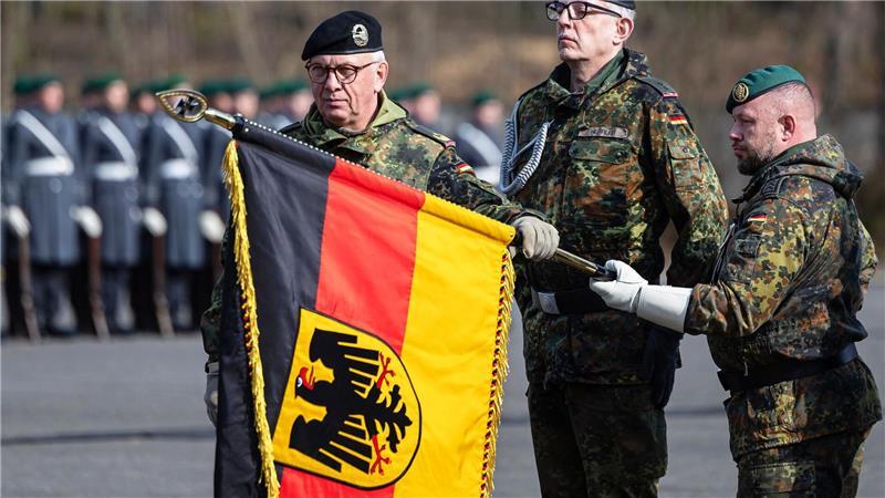Division für Heimatschutz - Gauck: „Mentalitätswandel jetzt“ Heer stellt neue Heimatschutzdivision auf