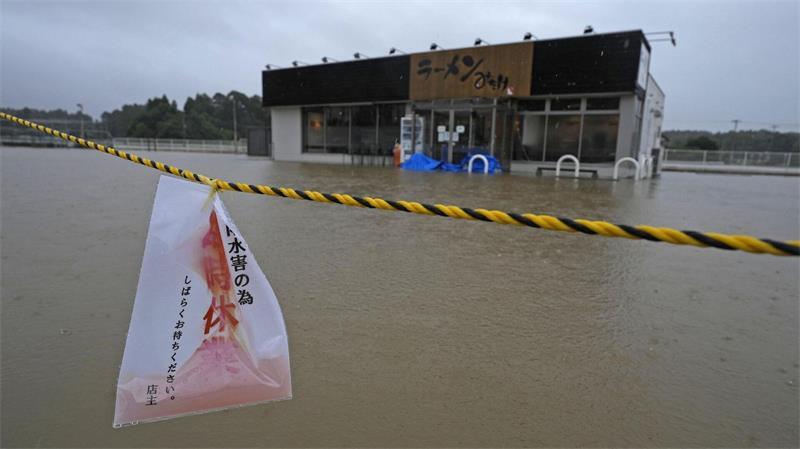 Mindestens vier Tote in Japan durch Taifun Heftige Niederschläge sorgen in Japan seit Wochen für Schlagzeilen.