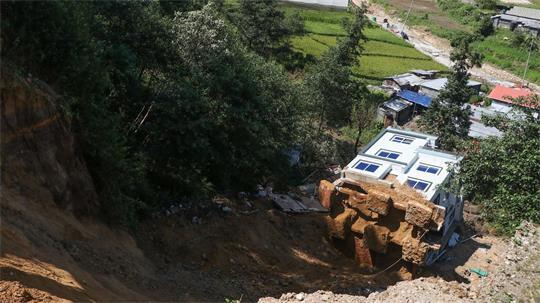 Heftige Regenfälle haben in Nepal Überschwemmungen und Erdrutsche ausgelöst.