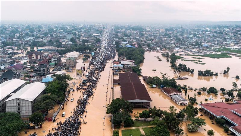 Heftiger Regen setzt Kinshasa unter Wasser 