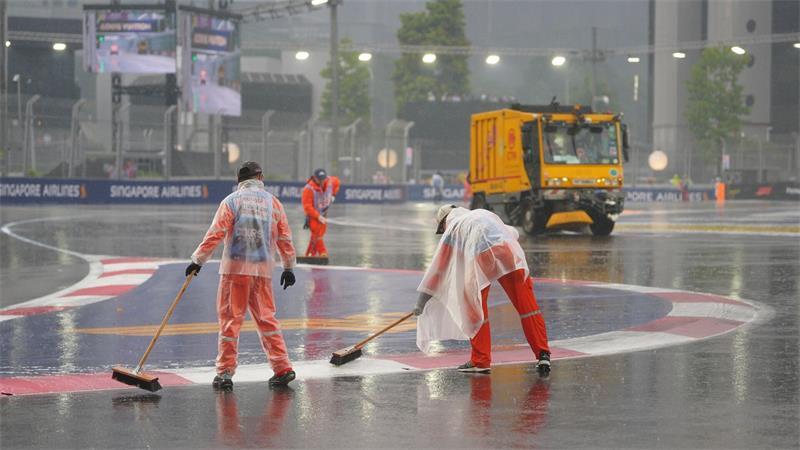 50. Pole für Verstappen vor Jubiläumsrennen Heftiger Regen verzögerte das Sprintrennen.