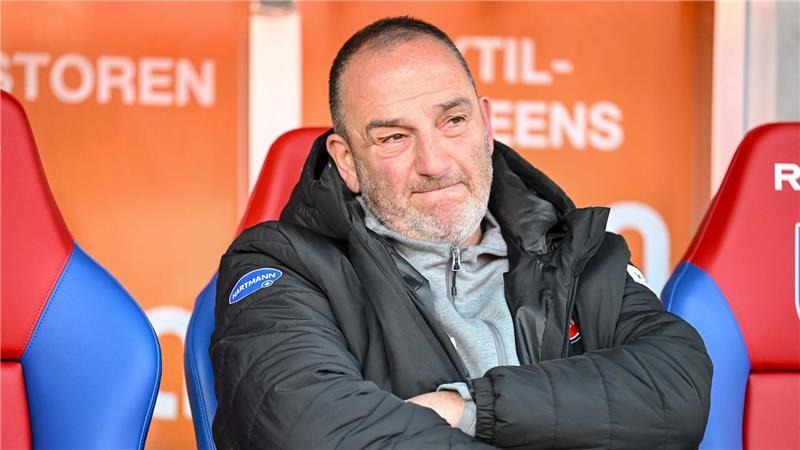 Bei Premiere: Polanski vergrößert Heidenheims Probleme Heidenheims Trainer Frank Schmidt steht mit seinem Team unter Druck.