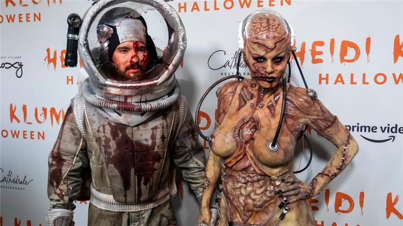 Heidi Klum (rechts) und ihr Mann Tom Kaulitz im Halloween-Kostüm 2019. (Archivbild)