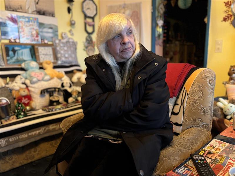 Hochhaus ohne Heizung: Mieter suchen verzweifelt Wohnungen in Stade Heidi Krause lebt seit 23 Jahren in ihrer Wohnung in der Grünendeicher Straße 2. Seit Wochen hat sie weder Heizung noch Wasser.