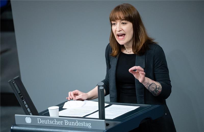 Heidi Reichinnek, hier während der dreitägigen Debatte über die Politik der Ampel-Koalition im Bundestag, war für die Linken in Buxtehude zu Gast. Foto: Bernd von Jutrczenka/dpa