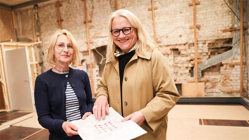 Heike Brons-Schnell (rechts im Bild) und Petra Haberjoh kümmern sich um die Sanierung.