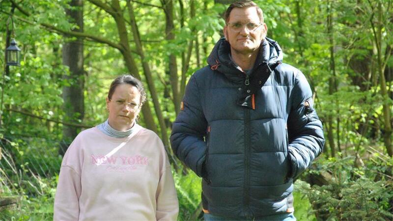 Heike Peukert und Patrick Meijers sind Nachbarn in Weertzen und Anlieger der Oste. Die war beim Weihnachtshochwasser über die Ufer getreten und stand vor der Haustür. Die Feuerwehr half mit einem Sandsackwall. Für die Hilfe gab es eine Rechnung. Dagegen ziehen Peukert und Meijers vor Gericht.