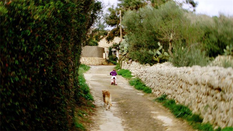 Nach Mallorca und zurück: Fernweh und ein Neuanfang in Apensen Heike Theobald lernte ihren Mann auf Mallorca kennen und zog mit ihm auf eine Finca. „Wir haben in einem großen Haus sehr idyllisch gelebt.“