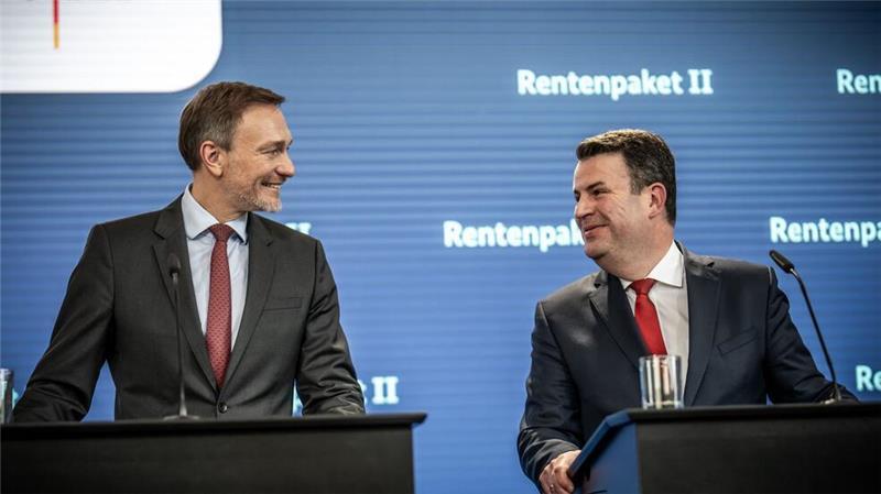 Ampelkrach um die Rente - FDP will Korrekturen Heil und Lindner bei der gemeinsamen Präsentation ihres Rentenkompromisses.