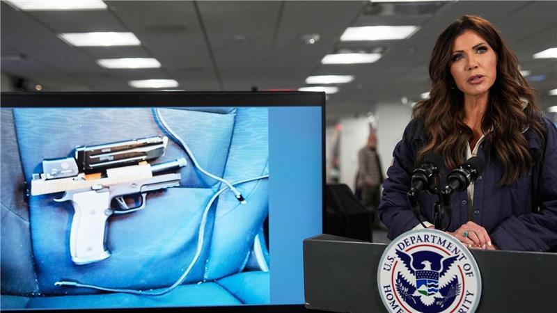 Heimatschutzministerin Noem behauptet, die Beamten hätten in Notwehr gehandelt.