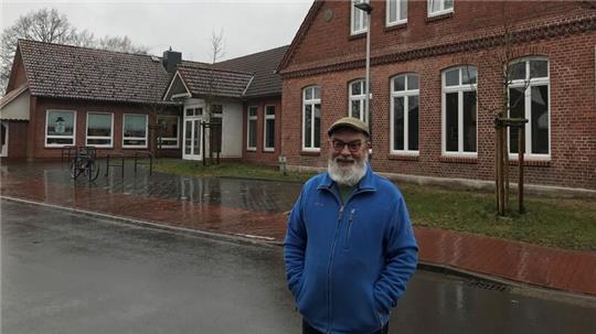Heinbockels Bürgermeister Andreas Haack freut sich, dass die alte Schule in Hagenah als Gebäude erhalten bleibt.