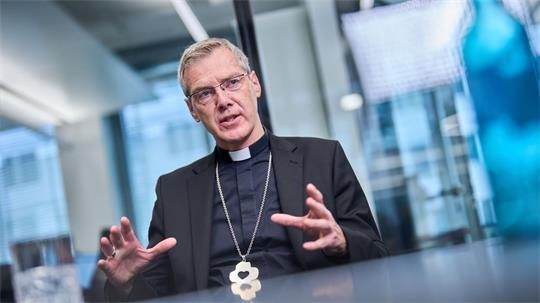 Heiner Wilmer, Vorsitzender der Deutschen Bischofskonferenz, bleibt bei der ablehnenden Haltung der katholischen Kirche gegenüber der AfD.