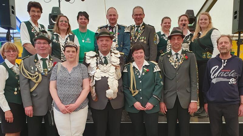 Ovelgönne und Umgebung feiern drei Tage lang Schützenfest Heino Krauel ist derzeit Schützenkönig in Ovelgönne. Ab Freitag wird sein Nachfolger gesucht.