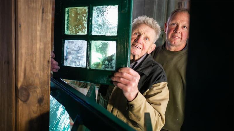 Mit 98 Jahren noch als Tischlermeister aktiv Heinrich Benecke aus Ellringen im Landkreis Lüneburg arbeitet seit 84 Jahren als Tischler.