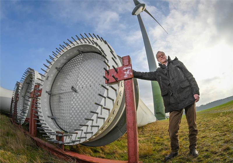 Heinz-Christian Gresens kämpft unermüdlich, um die Windkraftanlagen hinter seinem Gut in Lamstedt zu verhindern. Foto: Lothar Scheschonka