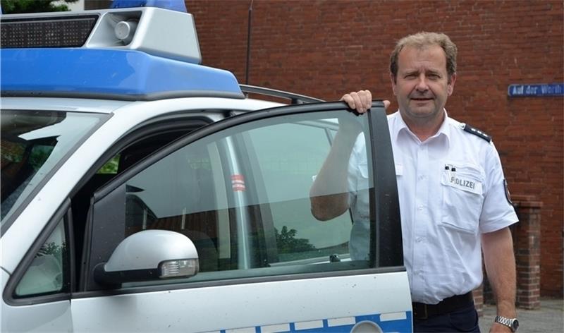 Heinz Hagedorn ist der Dorfsheriff von Freiburg Heinz Hagedorn liebt seinen Job als Dorfpolizist und die Nähe zu den Bürgern. Fotos von Allwörden