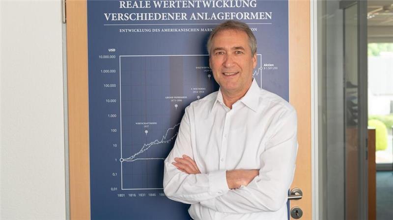 Heinz Weber kennt sich mit der Finanzierung von Immobilien aus und berät Kunden in diesem Bereich.