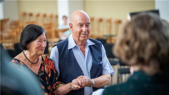 „Heiraten to go“ in der Großen Kirche Bremerhaven. Wilfried Segelcke und Renate Blievernich kamen extra aus Bremen. Foto: Hartmann