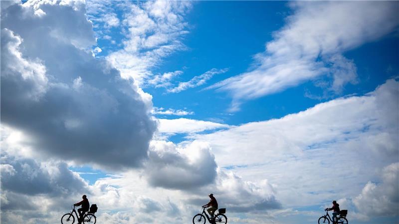 Heiter bis wolkig zeigt sich das Wetter in Deutschland zur neuen Woche. (Symbolbild)