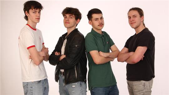 Heizen den Gästen in der Kulturscheune ein: The NoNames.
