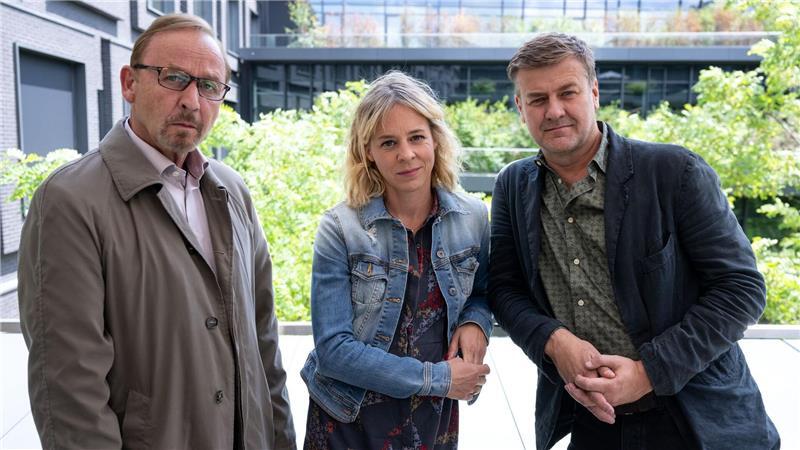 Held (l) spielte unter anderem den Kommissar Ludwig Schaller in der ZDF-Krimireihe „München Mord“ an der Seite von Bernadette Heerwagen (M) und Marcus Mittermeier (r). 