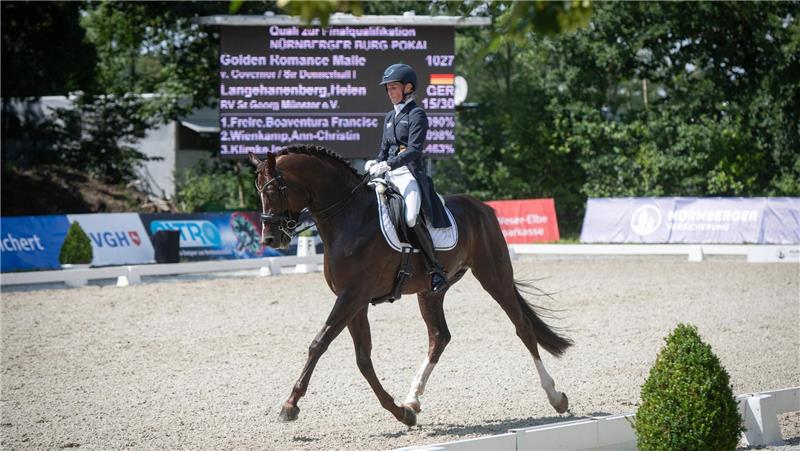 Olympiareiterin Helen Langehanenberg triumphiert in Elmlohe Helen Langehanenberg auf Golden Romance Malleret. Foto: Masorat