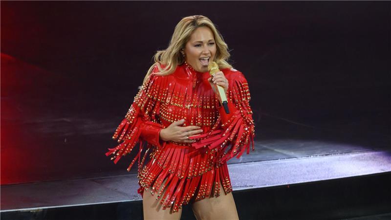 „Atemlos“: 35.000 Fans bei Helene Fischers Tourauftakt Helene Fischer startete ihre „360°“-Tour nach langer Bühnenpause in Dresden.