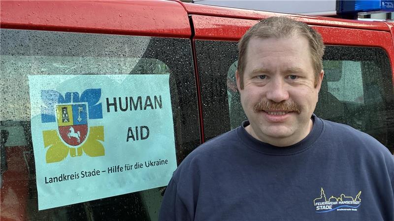 Ständig heulen die Sirenen: Mit dem Hilfskonvoi bis ans Kriegsgebiet Helfer in der Not: Feuerwehrmann Christoph Sonder aus Stade.