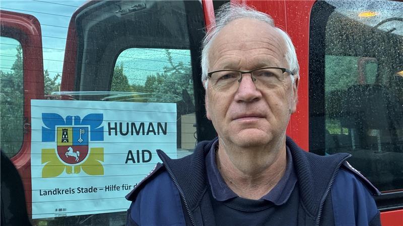 Ständig heulen die Sirenen: Mit dem Hilfskonvoi bis ans Kriegsgebiet Helfer in der Not: Rainer Krusche von der Buxtehuder Feuerwehr.
