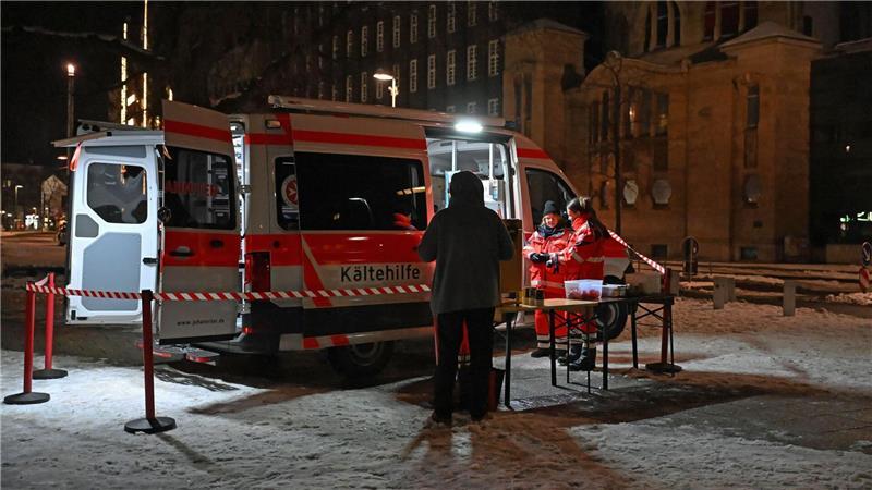 Helferinnen und Helfer legten Sonderschichten ein, um möglichst vielen Menschen zu helfen. (Archivbild)