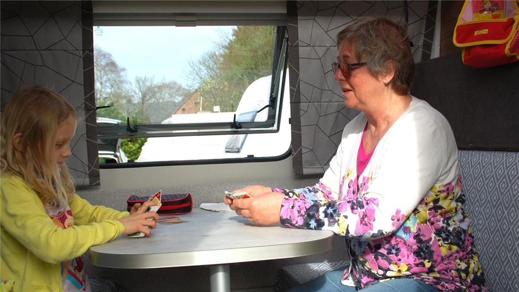 Helga Martin und Greta Aßmus.