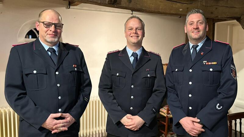 Tausende Stunden im Einsatz: So oft rückte die Kutenholzer Feuerwehr aus Helge Kroschewski (stellvertretender Gemeindebrandmeister, von links), Alexander Gosler (stellvertretender Ortsbrandmeister), Danny Waltersdorf (Ortsbrandmeister).