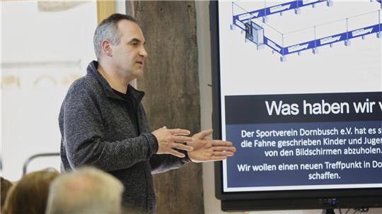 Helge Raap warb für den Soccer-Court in Dornbusch.