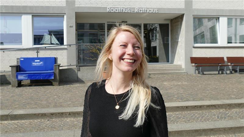 Saisonstart in Helgoland: Vier Premieren und ein Schreckmoment Helgoland Saisonauftakt mit dem Katamaran "Halunder Jet": Ihren ersten Saisonauftakt feiert Helgolands Tourismusdirektorin Katharina Schlicht.