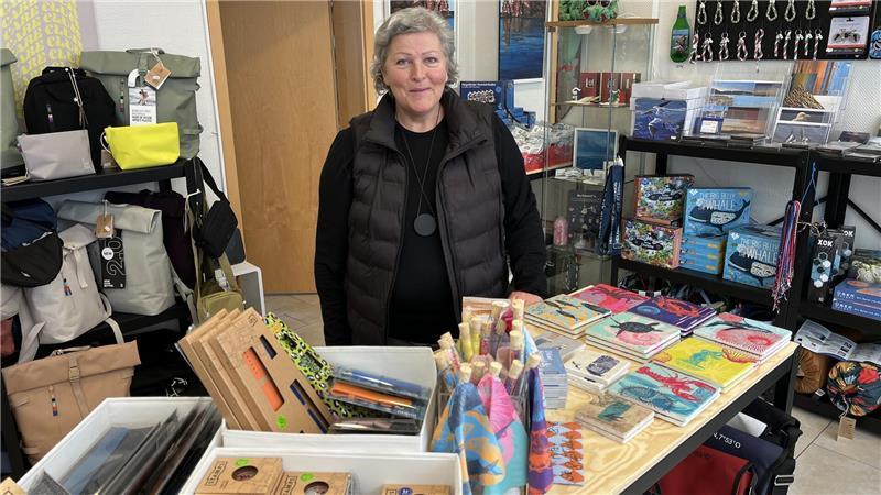 Saisonstart in Helgoland: Vier Premieren und ein Schreckmoment Helgoland Saisonauftakt mit dem Katamaran "Halunder Jet". Helgoländerin Claudia Edmund feiert Premiere im Unterland.
