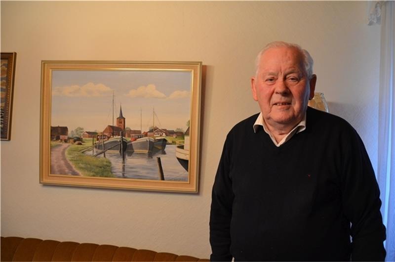 Große Trauer um ein Urgestein der SPD im Landkreis Helmut Barwig im Jahr 2016 vor einem Bild des Asseler Hafens. Foto: Archiv