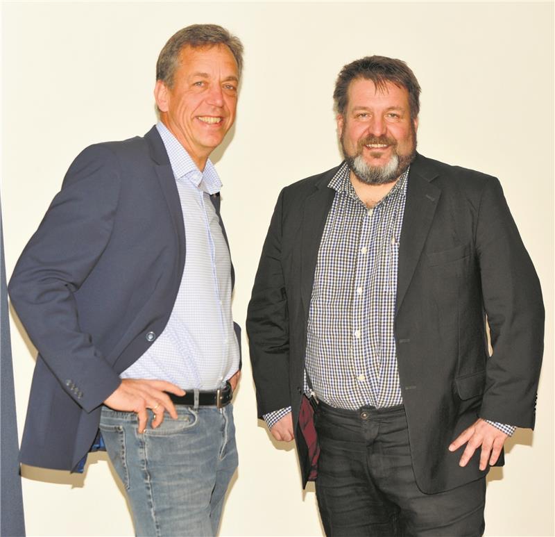 Nur einer schafft es Sonntag in den Landtag Helmut Dammann-Tamke (links) und Alexander Paatsch. Foto: Wisser