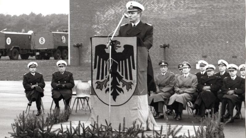 Helmut Kampe als scheidender Kommodore im März 1973.