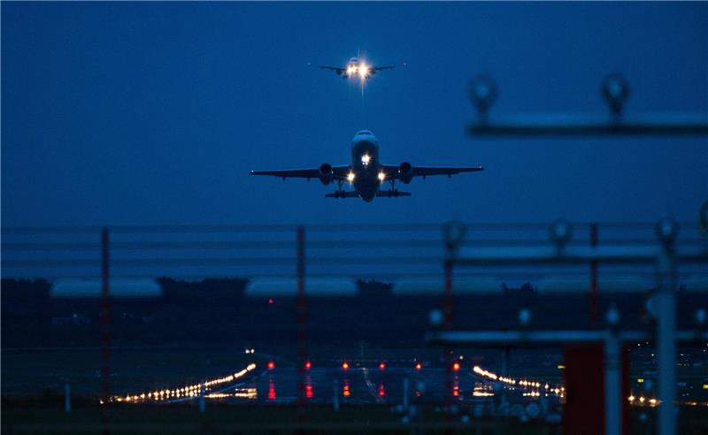 Helmut-Schmidt-Airport Hamburg: Die Zahl der Nachtflüge hat sich erheblich reduziert. Foto: Christophe Gateau/dpa