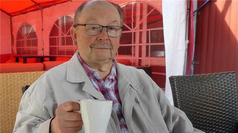 Nicht nur für Nachtschwärmer und Seeleute: Der „Frikadellenpuff“ war Kult Helmut Wagner war der Betreiber des legendären „Frikadellenpuffs". An diesem Donnerstag feiert er seinen 85. Geburtstag.