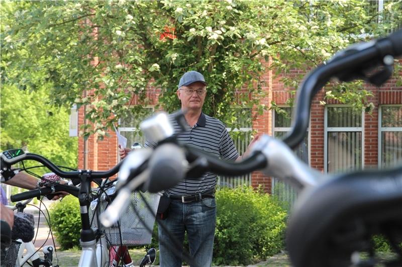 Radtour zu Stationen der Geschichte in Himmelpforten Helmut Wulff.