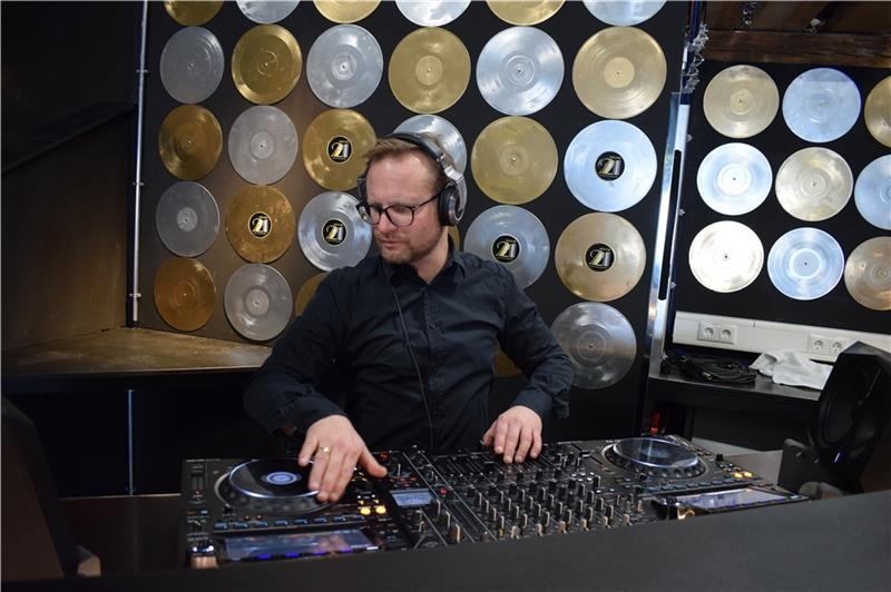 Hendrik Teetz ist als Gastronom und als DJ seit vielen Jahren in Buxtehude und Umgebung eine feste Größe. Foto: Wisser